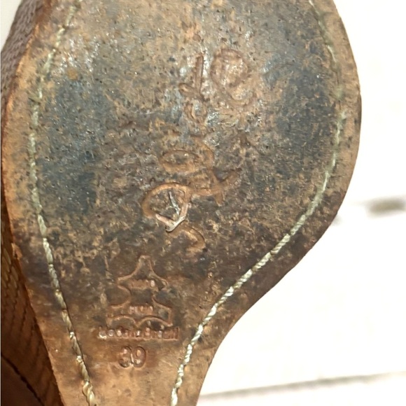 Alice & Olivia wedge sandal delilah pale beige snakeskin size 39 minor marks - Picture 7 of 8